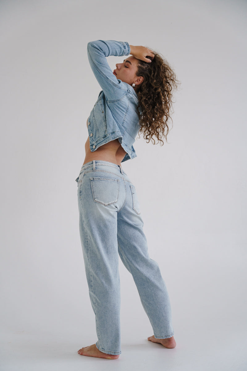Noah High Rise Cropped Barrel Jeans Light Wash