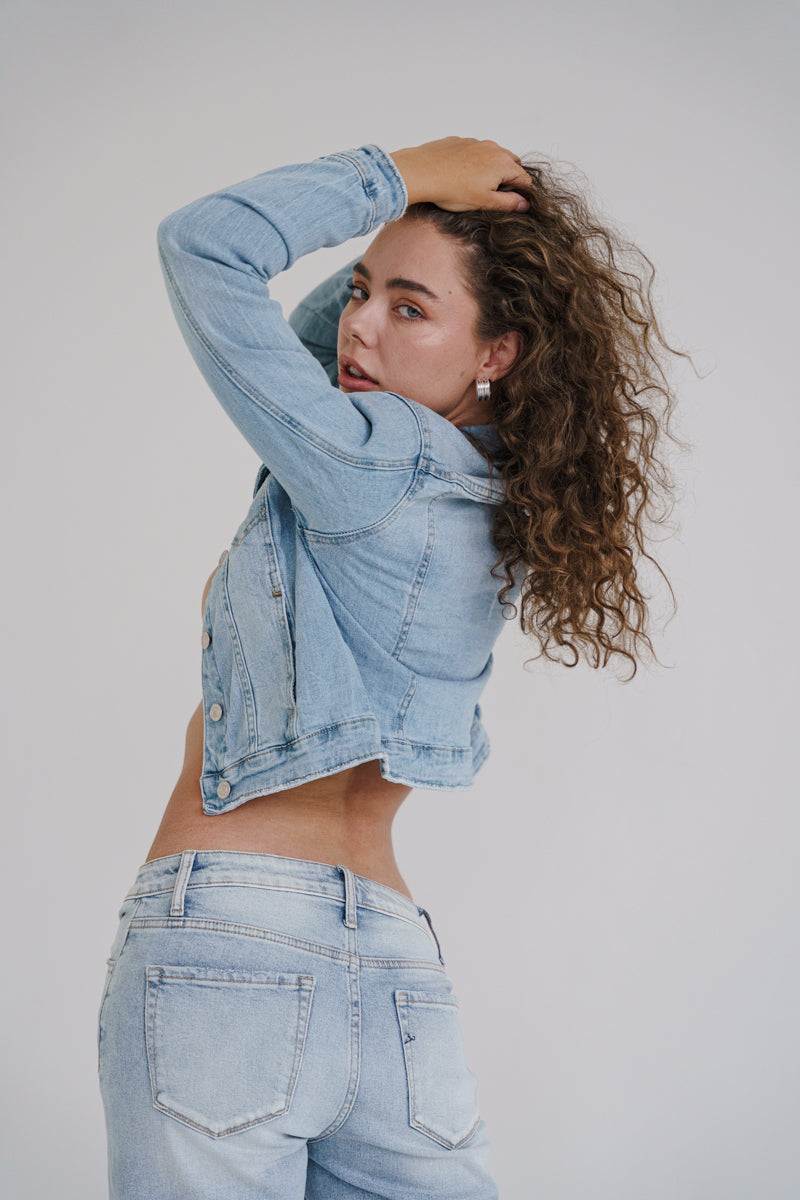 Noah High Rise Cropped Barrel Jeans Light Wash