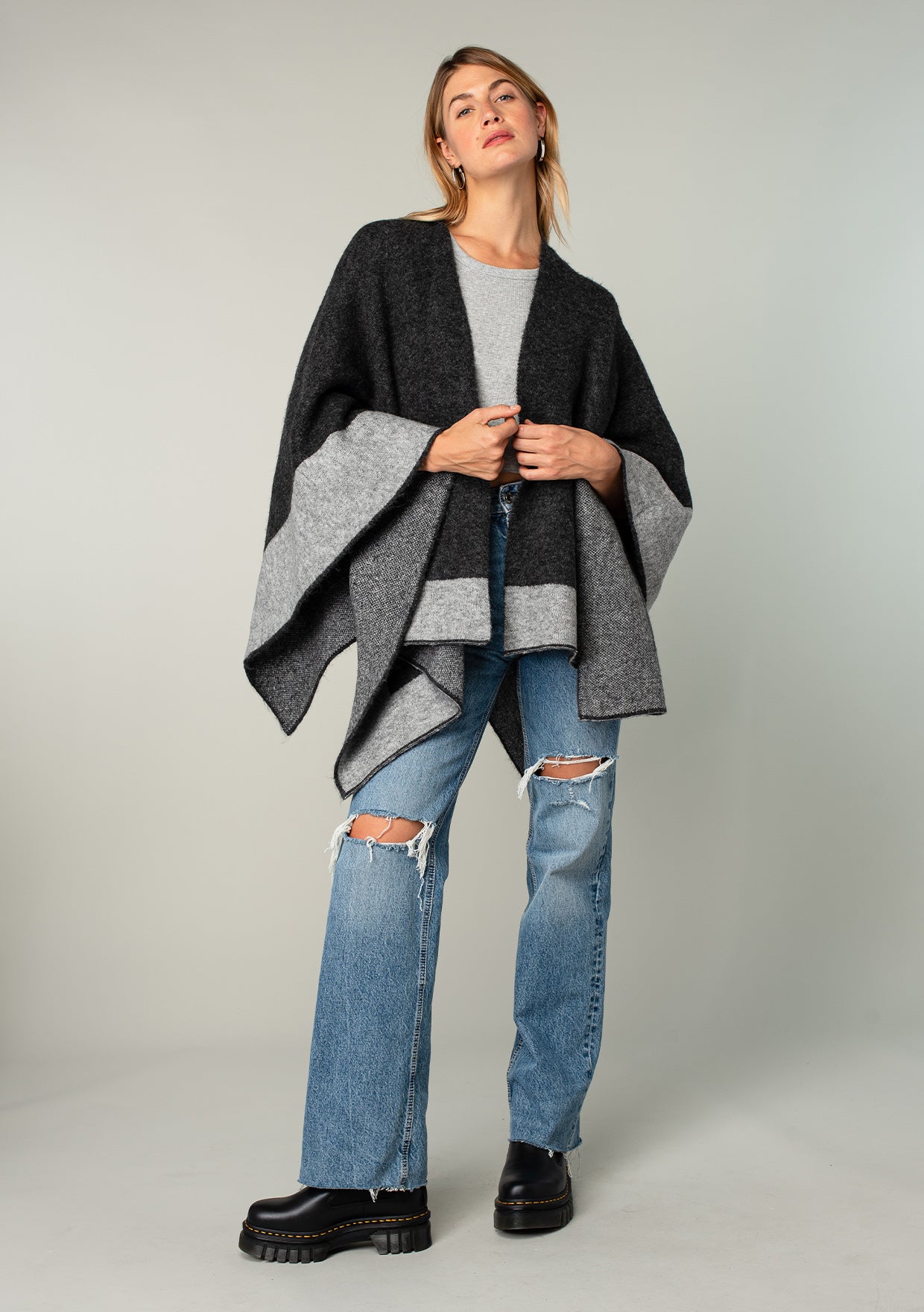 Este Sweater Cape